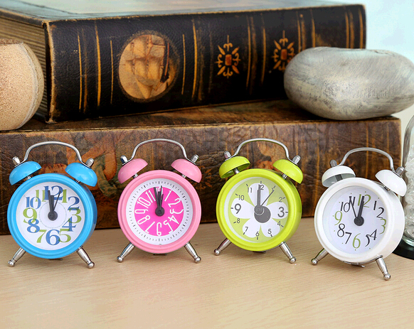 Promotional round shape white color metal desk clock