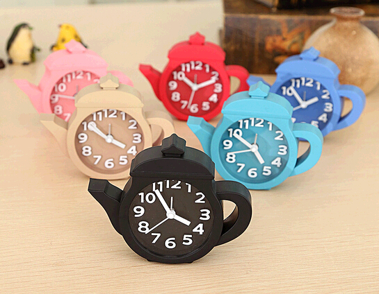Promotional black color round shape metal desk clock