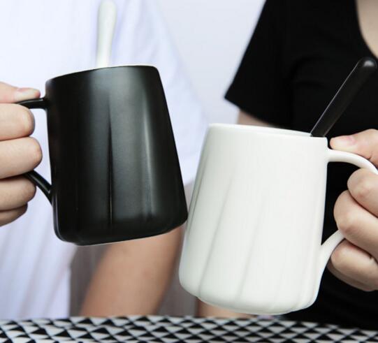 Promotional white color and black color custom logo ceramic mug