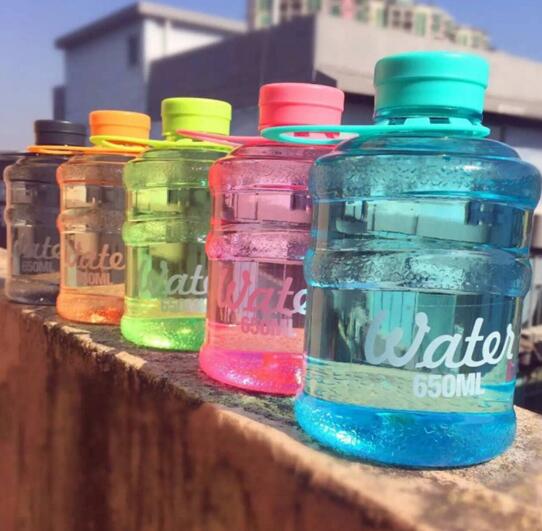 Wholesale 650ml water dispenser barrel shape plastic mug
